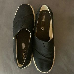 Toms black shoes